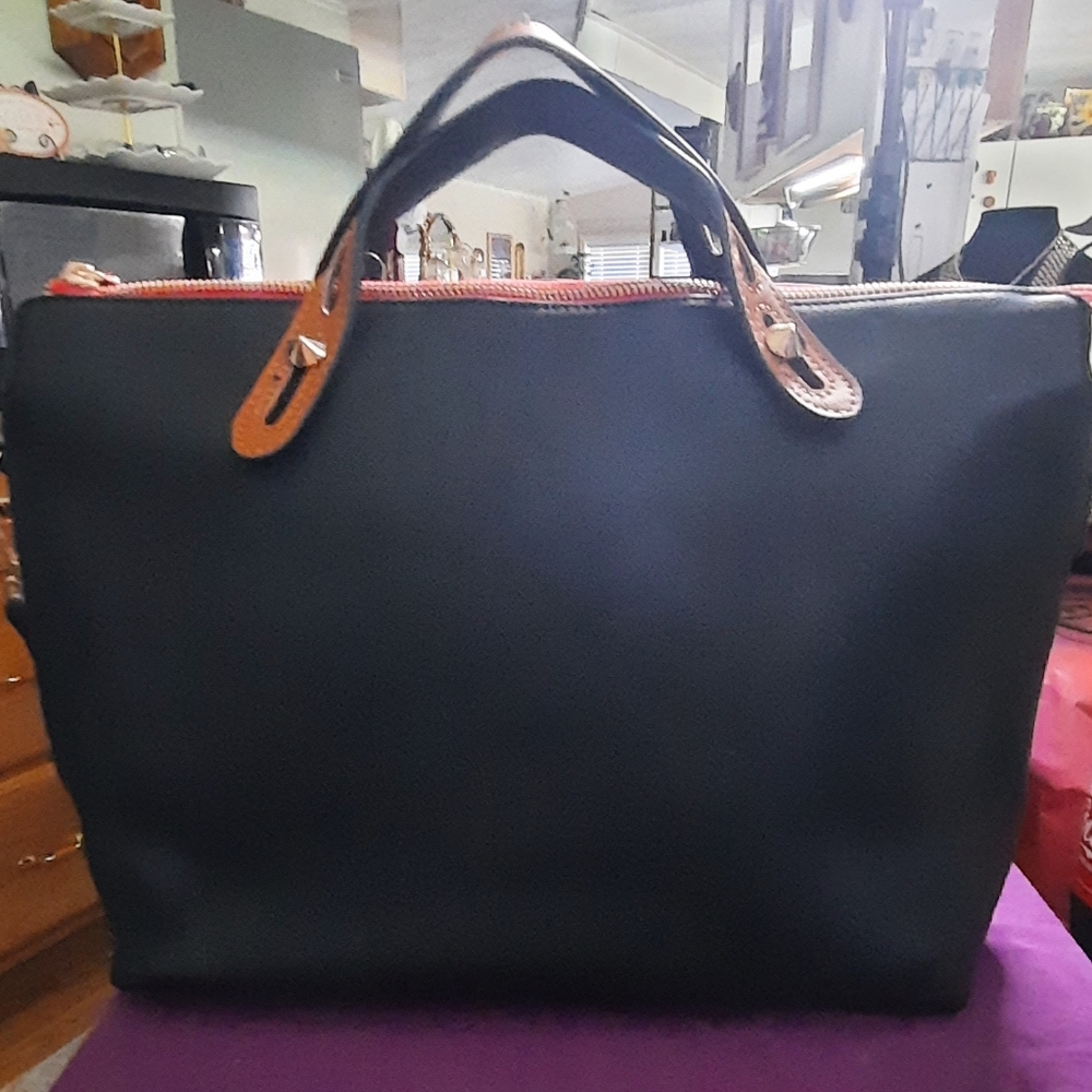 #185 Expressions NYC Purse
